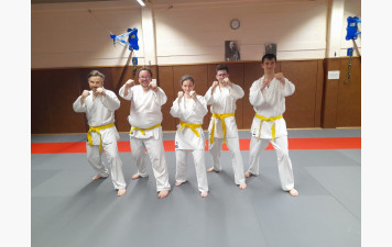 Félicitations à Julien, Fabien, Amandine, Ghislain et Mathéo pour leur ceinture jaune !!!