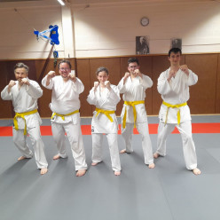 Félicitations à Julien, Fabien, Amandine, Ghislain et Mathéo pour leur ceinture jaune !!!